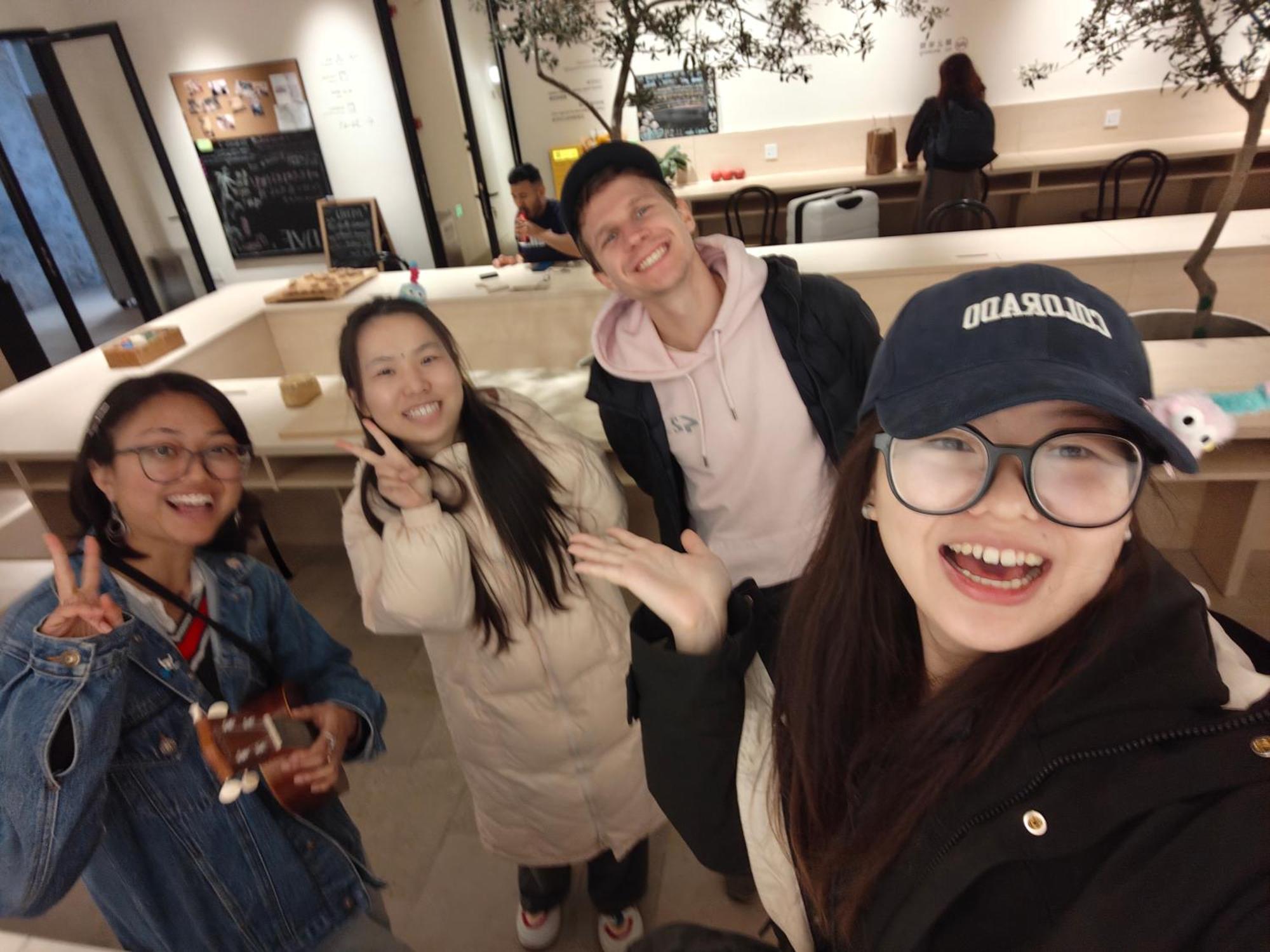 Hi Cozy International Youth Hostel East Nanjing Road & The Bund - Free Gym شانغهاي المظهر الخارجي الصورة